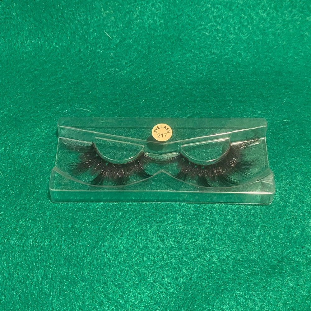 Lashes - Picture 2 of 2